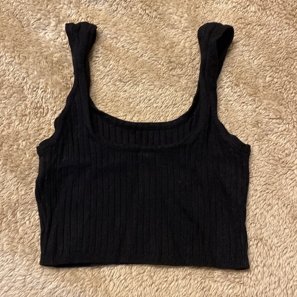 ✨3 for $25✨ Harlow Ribbed Crop Tank Top - Picture 2 of 4
